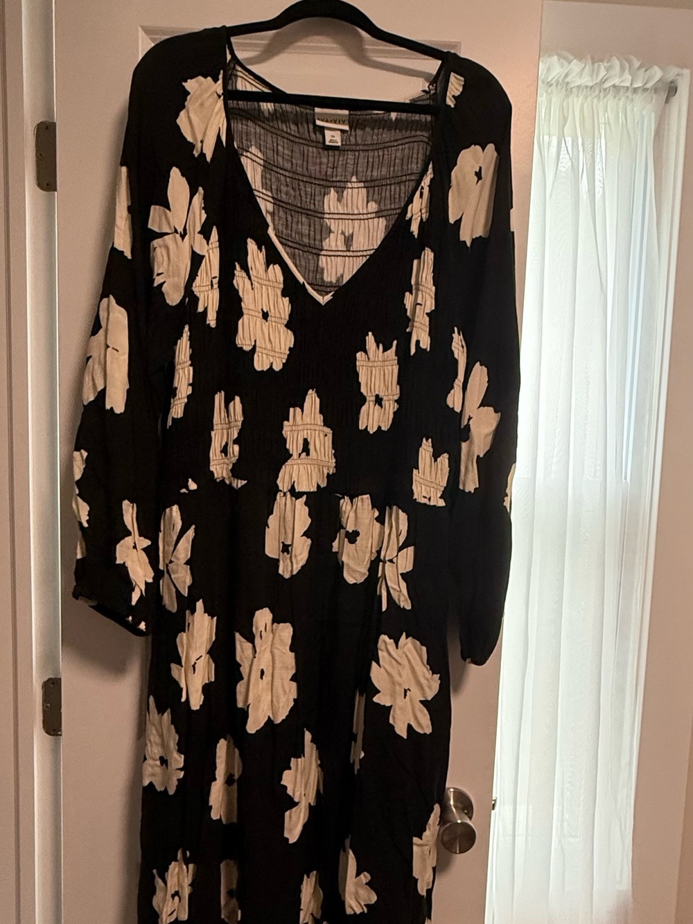 Ava & Viv Black Floral Long Sleeve V-Neck Dress